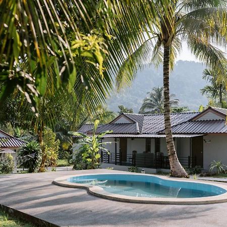 Surfer'S Village Khao Lak Dış mekan fotoğraf