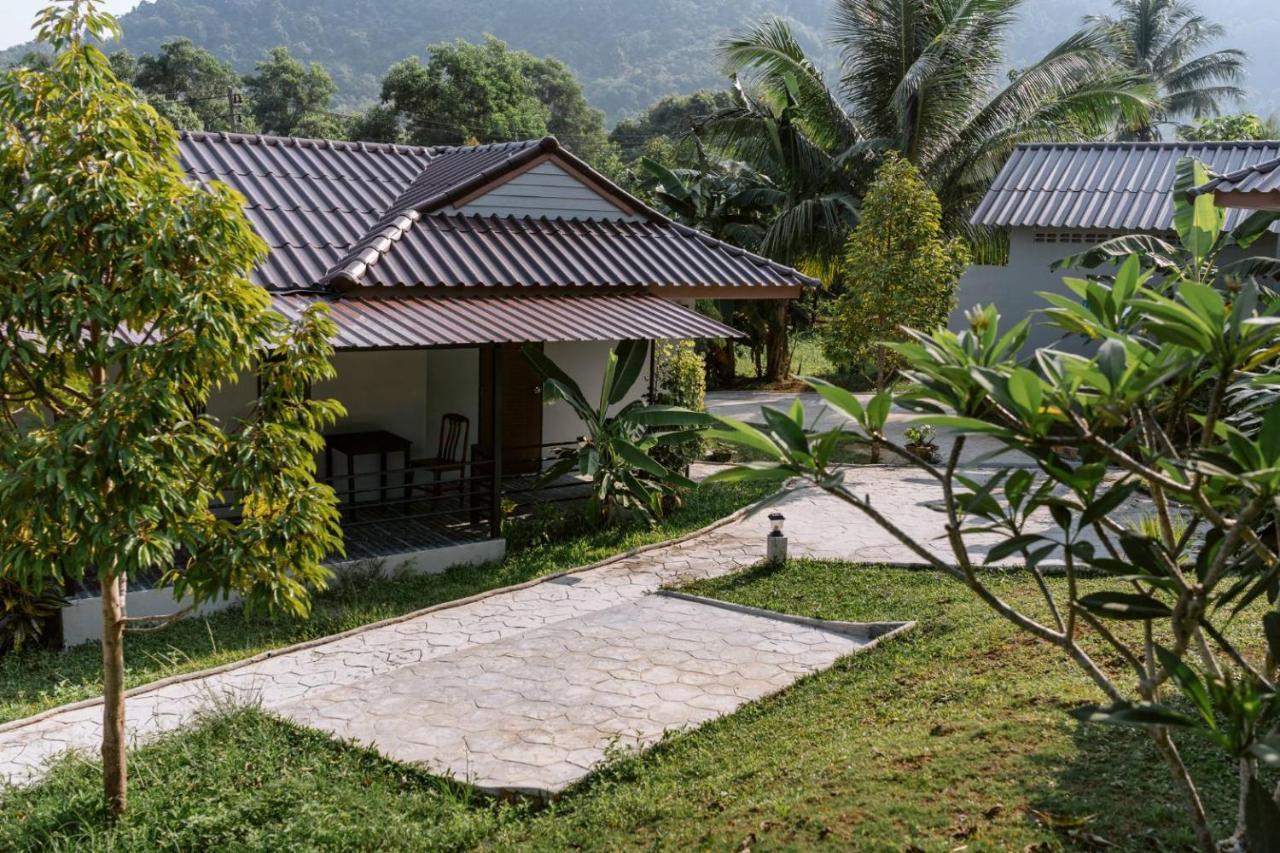 Surfer'S Village Khao Lak Dış mekan fotoğraf